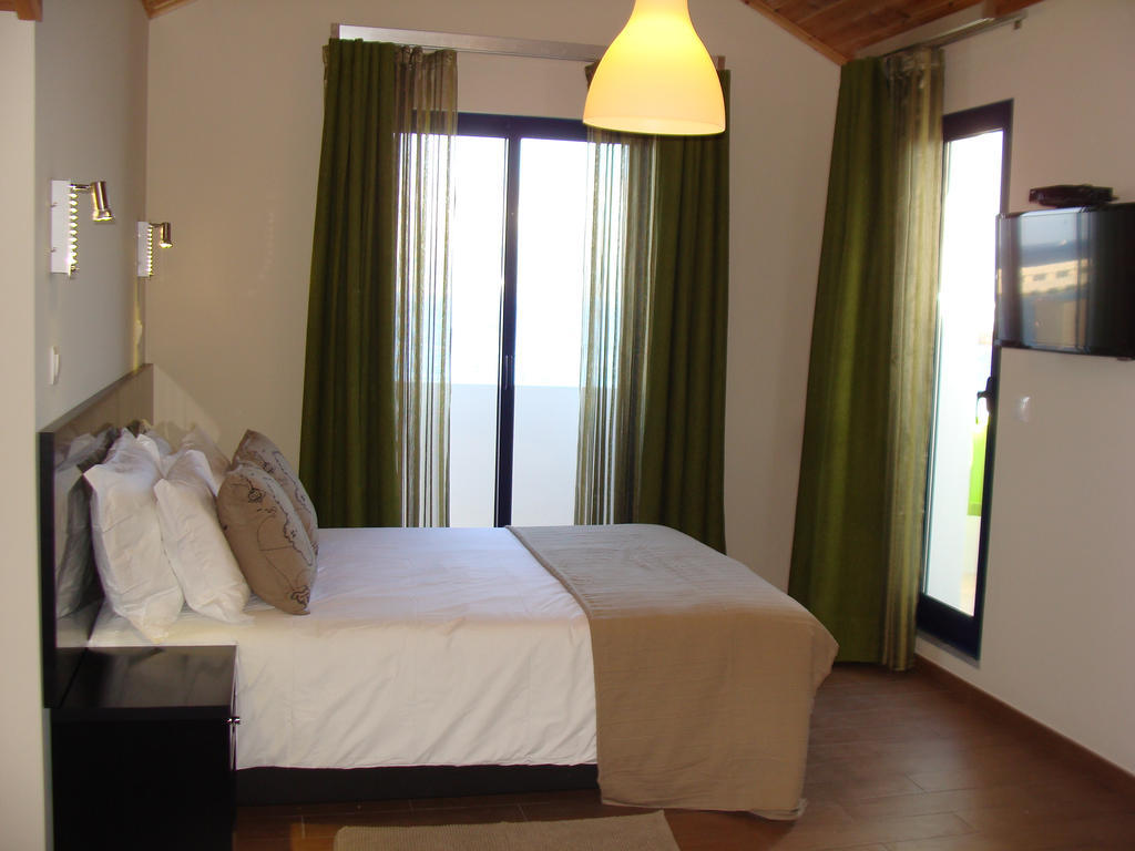 Apartamentos Kosmos Horta  Bilik gambar