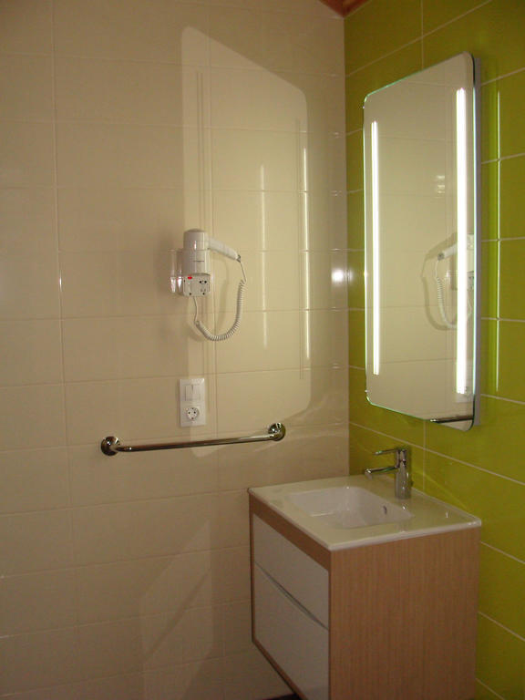 Apartamentos Kosmos Horta  Bilik gambar