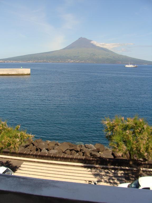 Apartamentos Kosmos Horta  Bilik gambar